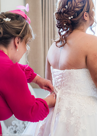 GIRLS GET READY AT BEESTON MANOR WEDDING