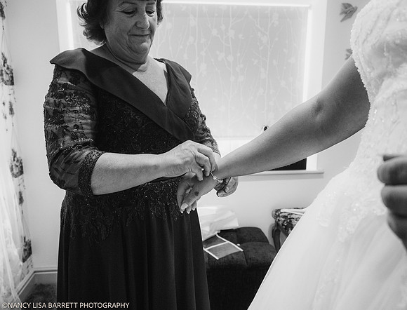 GIRLS GET READY - WELLBEING FARM WEDDING, BOLTON, GREATER MANCHESTER