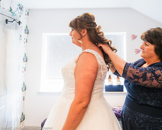 GIRLS GET READY - WELLBEING FARM WEDDING, BOLTON, GREATER MANCHESTER