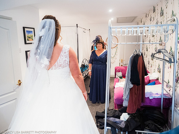 GIRLS GET READY - WELLBEING FARM WEDDING, BOLTON, GREATER MANCHESTER