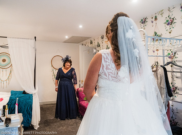 GIRLS GET READY - WELLBEING FARM WEDDING, BOLTON, GREATER MANCHESTER