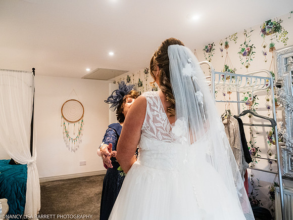 GIRLS GET READY - WELLBEING FARM WEDDING, BOLTON, GREATER MANCHESTER