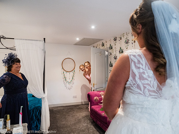 GIRLS GET READY - WELLBEING FARM WEDDING, BOLTON, GREATER MANCHESTER