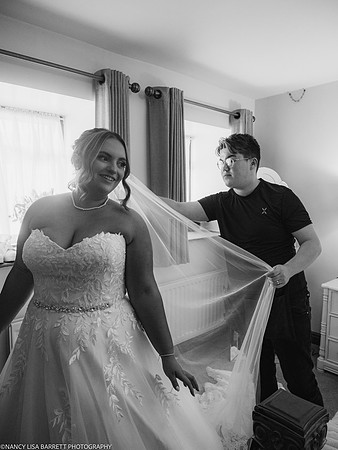GIRLS GET READY AT BEESTON MANOR WEDDING