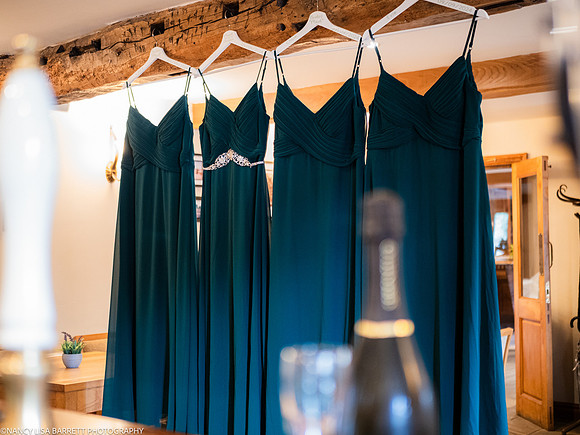 GIRLS GET READY AT BEESTON MANOR WEDDING