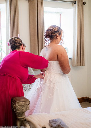 GIRLS GET READY AT BEESTON MANOR WEDDING