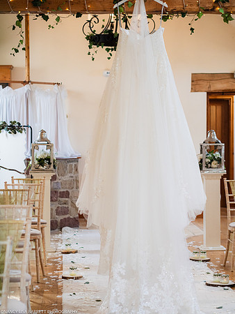 GIRLS GET READY AT BEESTON MANOR WEDDING