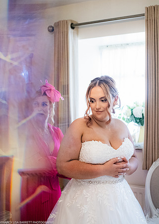 GIRLS GET READY AT BEESTON MANOR WEDDING