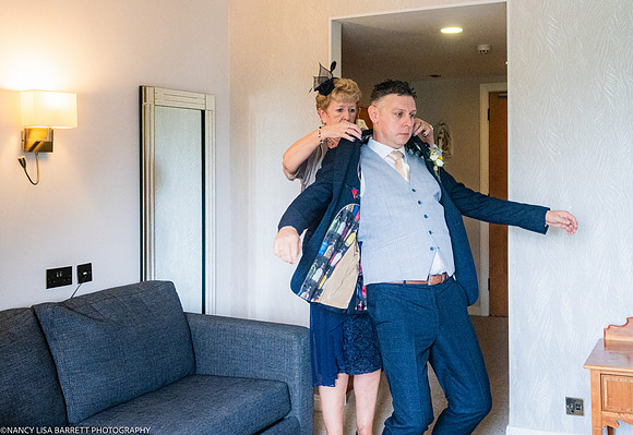 ANDREW GETTING WEDDING READY AT THE LANCASTER HOUSE HOTEL, BAILRIGG, LANCASTER, LANCASHIRE